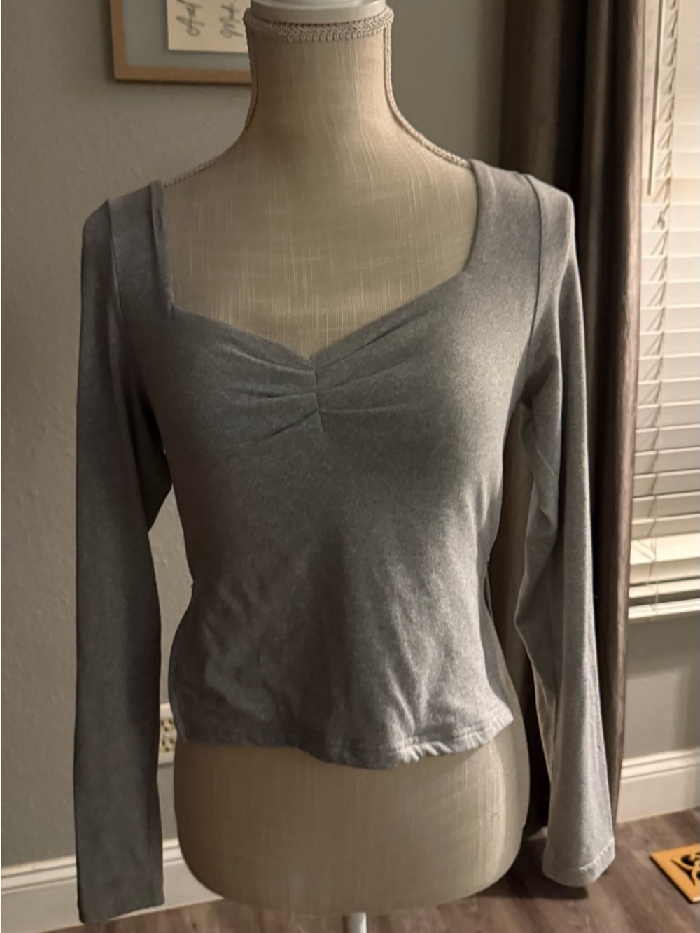 Womens Gray Long-Sleeve Square Neck Top